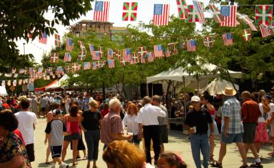 Fiestas vasca de 'San Inazio' en el 'Basque Block' de Boise, plenas de un ambiente festivo similar al del País Vasco