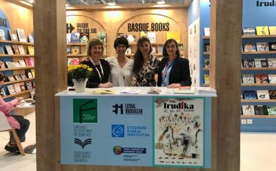 Stand vasco en la Feria del Libro de Bolonia (foto Euskal Editoreen Elkartea)