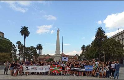 Korrika 2024 reunió a más de un centenar de jóvenes de ambos lados del océano en Buenos Aires, convocados por Euskaltzaleak