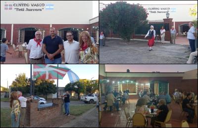 Ezker-eskuin, Beti Aurrerako lehendakari Jose Luis Garmendia, Esteban Genaro eta Matías Muo udal agintariak, Adriana Irrazabal lehendakariordea, Agurra Milena Barrosoren eskutik, ikurrina eta Argentinako banderen igoera, Garagardo Patioa