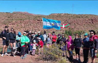 Última caminata del año de Baskos de La Confluencia. Recorrieron el 9 de diciembre el espectacular Cañadón Escondido del Chocón