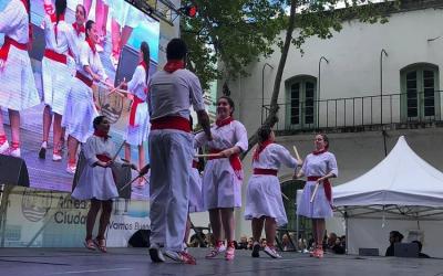 Dantzaris del Centro Navarro de la capital argentina en el festival 'Buenos Aires Celebra'