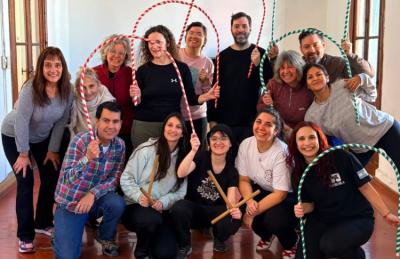 Nafarroako dantza tailerra Córdoban, Buenos Airesko Nafar Etxeko María del Mar Alderete Roque irakasle (behean, eskuinetik bigarrena) 