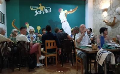 Socios y socias de Euskal Etxea de Mallorca despidieron el curso lectivo con una cena en el restaurante Jai-Alai de Palma