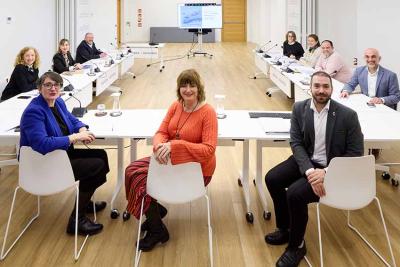 Kanpoko Nafar Komunitateen Kontseiluko bigarren bilkura, partaideak aurrez-aurrekoak ea online bildurik