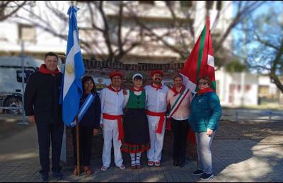 Celebración en la Plaza del Hermanamiento de José C. Paz, un espacio verde creado por una ordenanza municipal en 2005