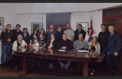 La Comisión Directiva renovada de Euzko Etxea de La Plata, entidad que celebra esta fin de semana su 80° Aniversario 