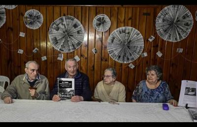 Francisco Juan Calvente, Iñaki Unamuno, Hilda Zanetti de Chapartegui y Susana Peña, socios fundadores de Euzko Alkartasuna de Macachín, en la presentación de “65 Años. Asociación Unión Vasca. Nuestra Euskal Etxea desde sus inicios”