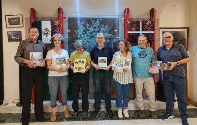Pamiela Argitaletxeko lagunak Mexikoko Euskal Etxean, erakunde euskal mexikarreko ordezkariekin