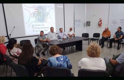 En la mesa, Sebastián Tommasi, Dir. de Colectividades y Coop. Internacional de la Municipalidad de Paraná; José Gareis, Pres. de la Conf. Argentina de Colectividades; Federico Borrás, conductor de "Presencia Vasca" y el periodista Alejandro Abero