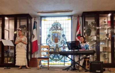 Estíbaliz Igea y Karina Peña presentaron 'Postales de Getxo' en Euskal Etxea de Ciudad de México