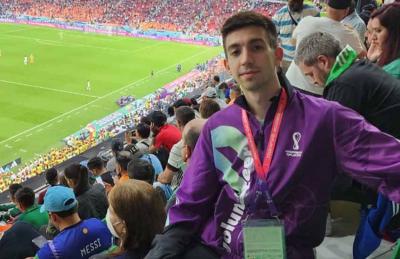 Tomás Vicente, voluntario de FIFA en el Campeonato Mundial de Futbol Qatar 2022