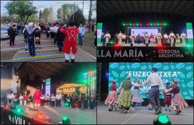 Costanera etorbidean, danbor eta upelen atzetik. Agur ikusgarria, eta agertokia, abesbatza, danborrada eta dantza