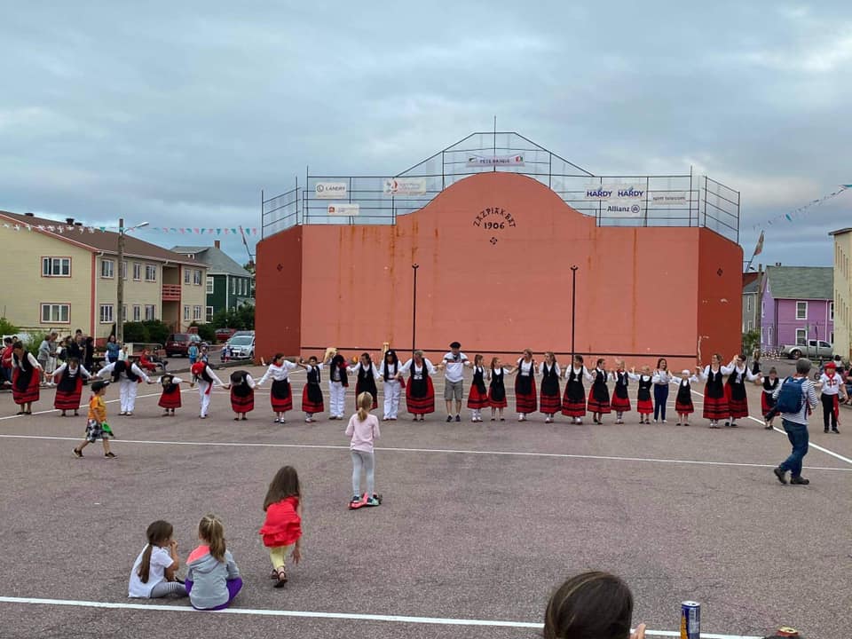 Imagen de la Fiesta Vasca de verano 2020 en St Pierre. Recordemos que aunque parte de Francia, SPM se halla en Terranova