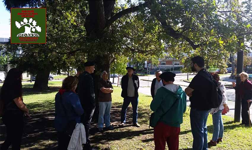 Aldaxka recordó el pasado 27 de abril el 85 aniversario del Bombardeo, bajo el Árbol de Gernika de la Plaza Guernica de Montevideo