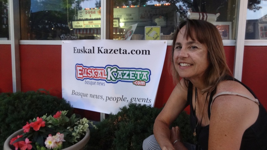 Basque-Californian journalist and writer, Nancy Zubiri, at Jaialdi 2015 (photoEuskalKultura.com)