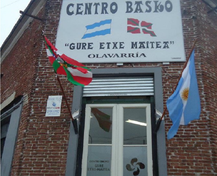 Olavarriako Gure Etxe Maitea euskal etxeko sarrera