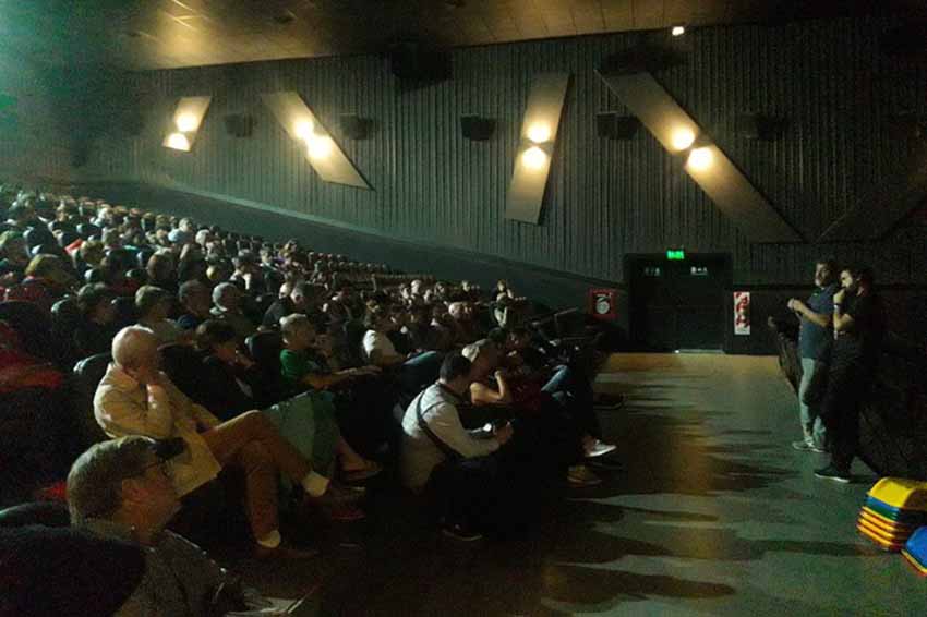 Friday afternoon, the film “Dantza” was shown at the Shopping with its director Telmo Esnal and dantzari Gari Otamendi present