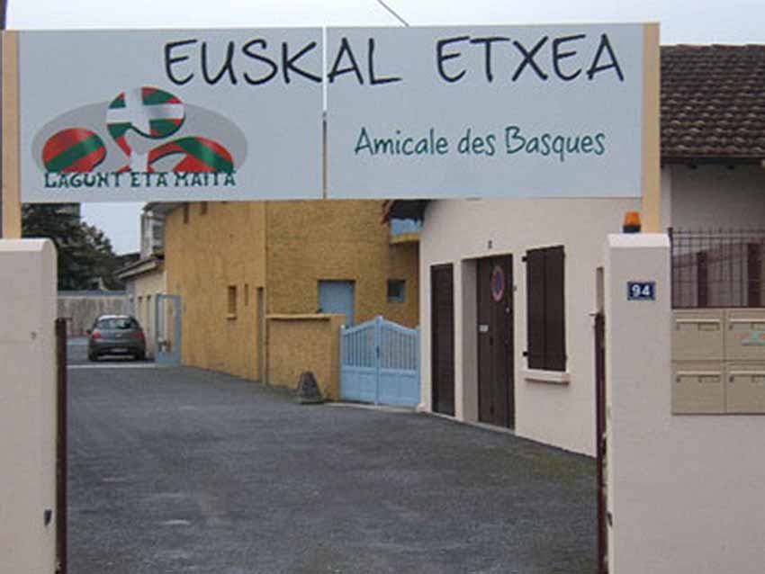 Paueko Lagunt eta Maita Euskal Etxea artxiboko argazki batean (arg EuskalKultura.eus)