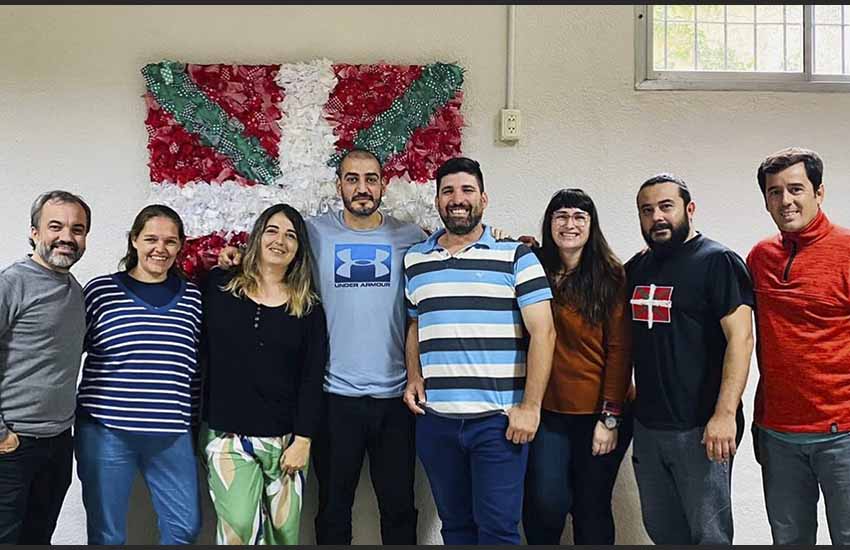 Participantes del encuentro, de izquierda a derecha, Francisco Martinich, Gabriela Salak, Marina Faura, Sebastián Hustu, Héctor Altamira, Romina Arostegui, Gustavo Galeano y Fernando Ojeda