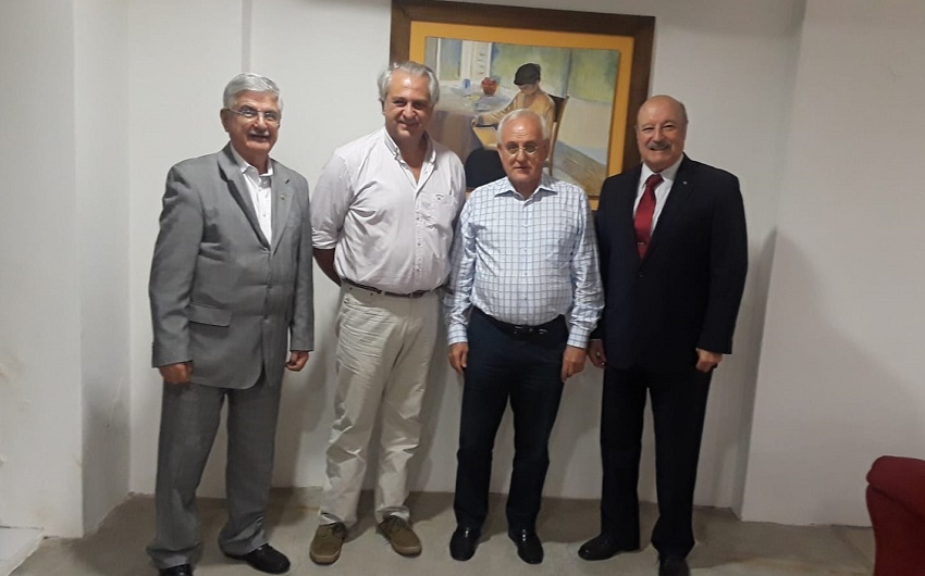 Integrantes del Centro de Asunción con el presidente de FIVU