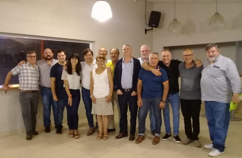 Francisca Vicente, Juan C. Echezarreta, César Ponce, Federico and Ana Luz Etcheberry, Ángel Hygonenq and Raúl Taretto from Eusko Aterpea along with Gral. Rodriguez city officials (photoEE) 