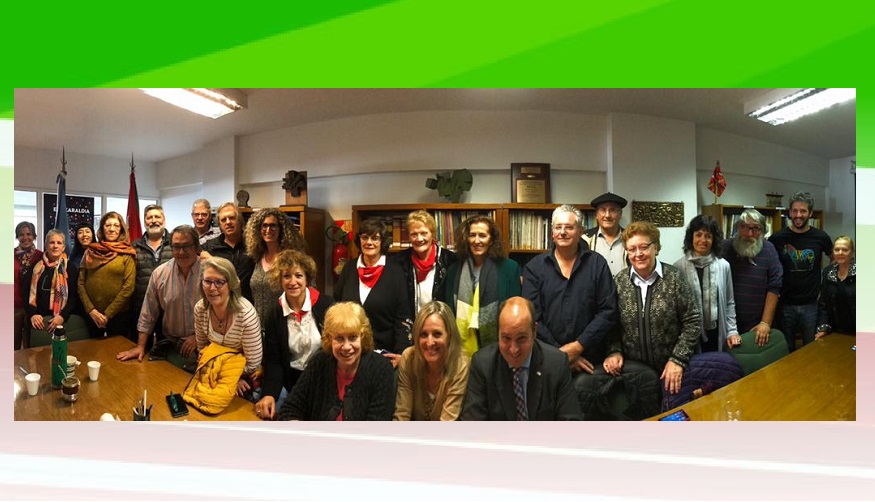 Foto de grupo tomada tras la reunión de FEVA, con Gorka Álvarez Aranburu y Sara Pagola