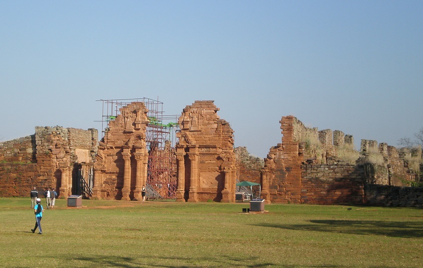 Ruinas de San Ignacio en la provincia de Misiones (foto EuskalKultura.com)