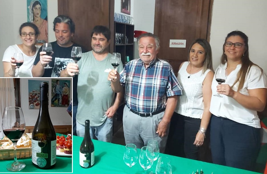 The Managing Commission of the “Bodega Harriague Punto 0 del Tannat” Cultural Space toasting with Tannat Exotic