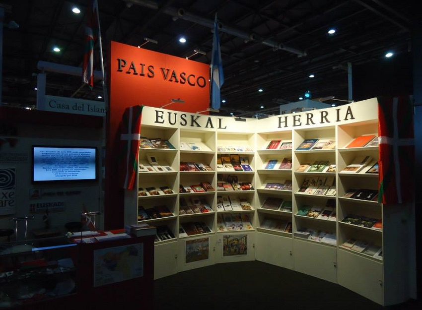 Stand de la Fundación Juan de Garay en una edición anterior de la Feria del Libro de Buenos Aires