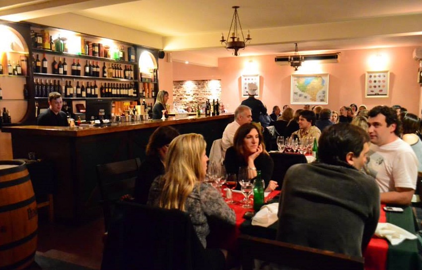 Salón del Restaurante Taberna Baska, de Bahía Blanca