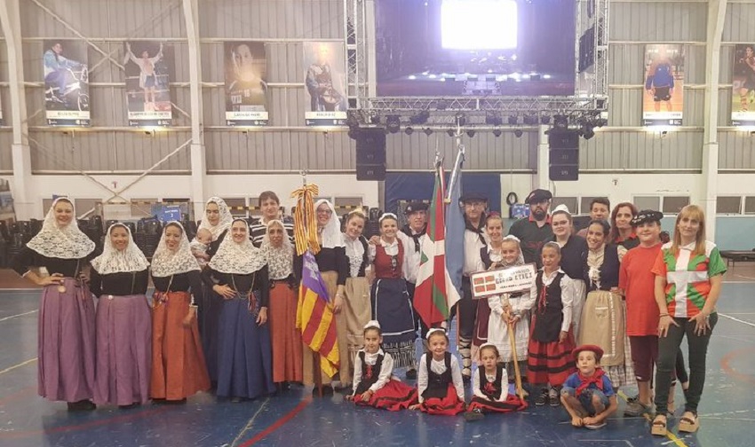 Members of the Euzko Etxea and the Balearic Club in Villa Maria at the “Everyone in the World in Alta Gracia,” 2018 festival 