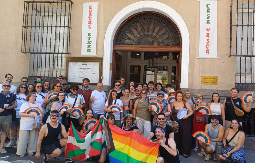 Ziento erdi bat lagun bildu ziren Madrilgo Euskal Etxean EEko lehenengo 'Txistu Pride'n parte hartzeko