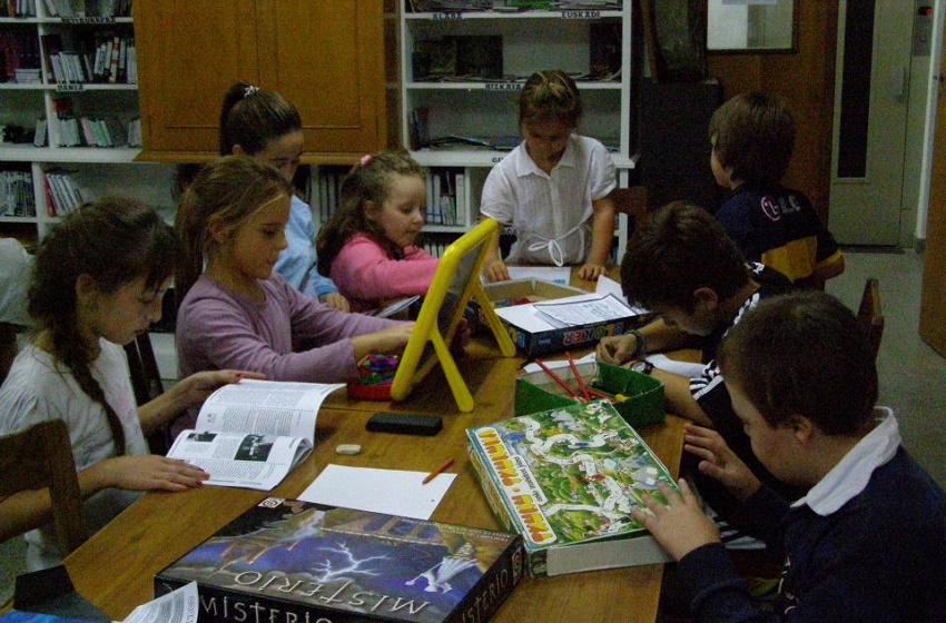 Children from the local Basque club at the Barandiaran Library