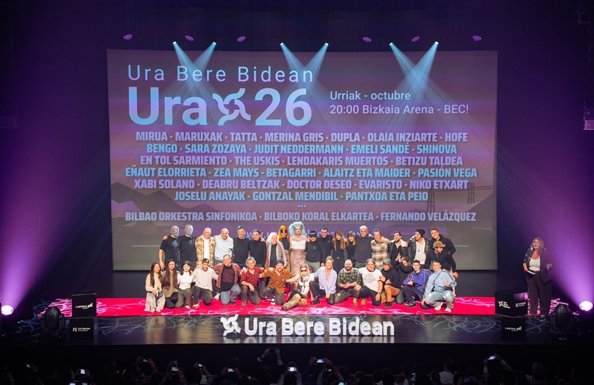 30tik gora talde eta artista bilduko ditu 2026ko ‘Ura Bere Bidean’ ikuskizunak. Argazkian haietako batzuk (argazkia Ura Bere Bidean)