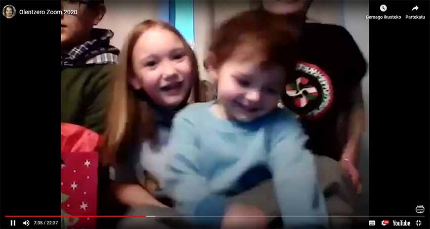 Niñas y niños de British Columbia, llenos de ilusión conversan vía Zoom con Olentzero