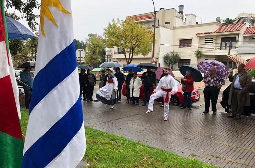 Ceremonia, danzas y recepción en la Plaza Guernica