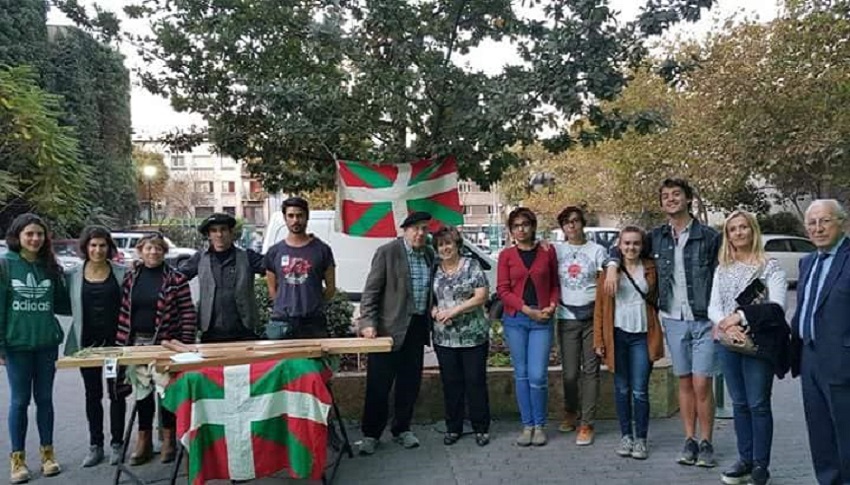 En Santiago de Chile, música y flores