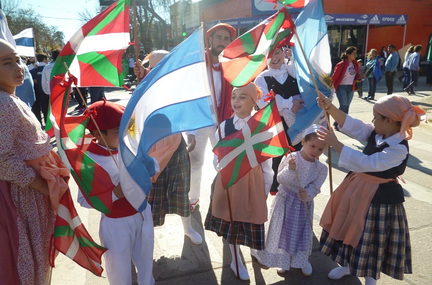 Delegation from the Guillermo Larregui Basque Club in Chacabuco