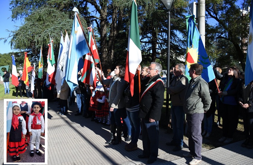 Children carrying the flags