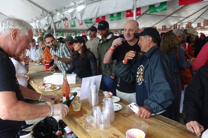 Taberna euskal ardo eta txakolinez