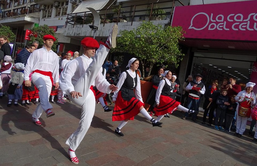 Danzas vascas, con participación del Euskel Biotza