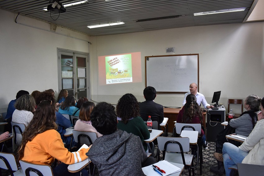 Clase abierta de euskera