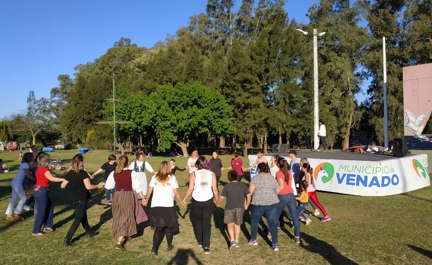 Dancing in the Plaza at the first Semana Vasca in Venado Tuerto