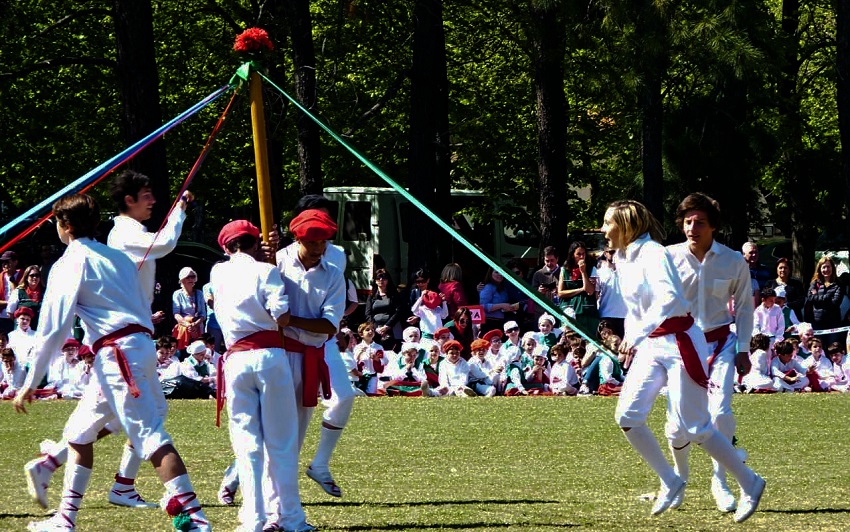 Basque Festival in Llavallol, Maypole dance