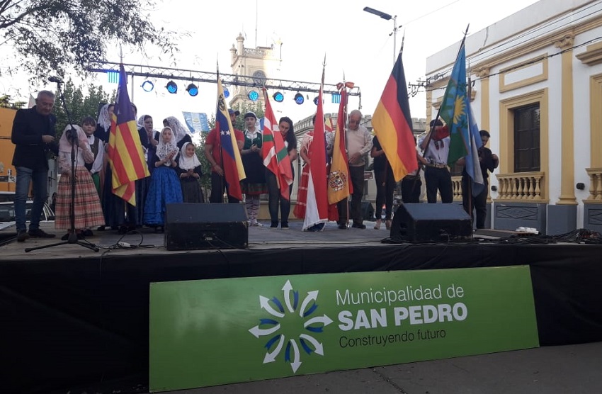The Ongi Etorri Basque Club at the 2018 Festival of Collectivities in San Pedro 