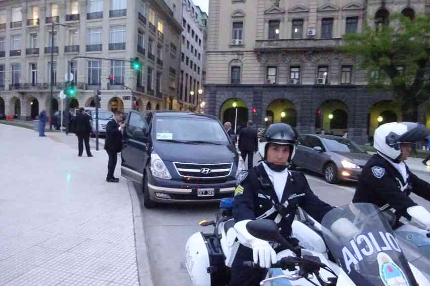 Leaving to the reception to the Basque community