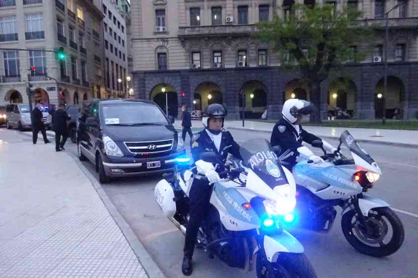 Argentine police opening the way