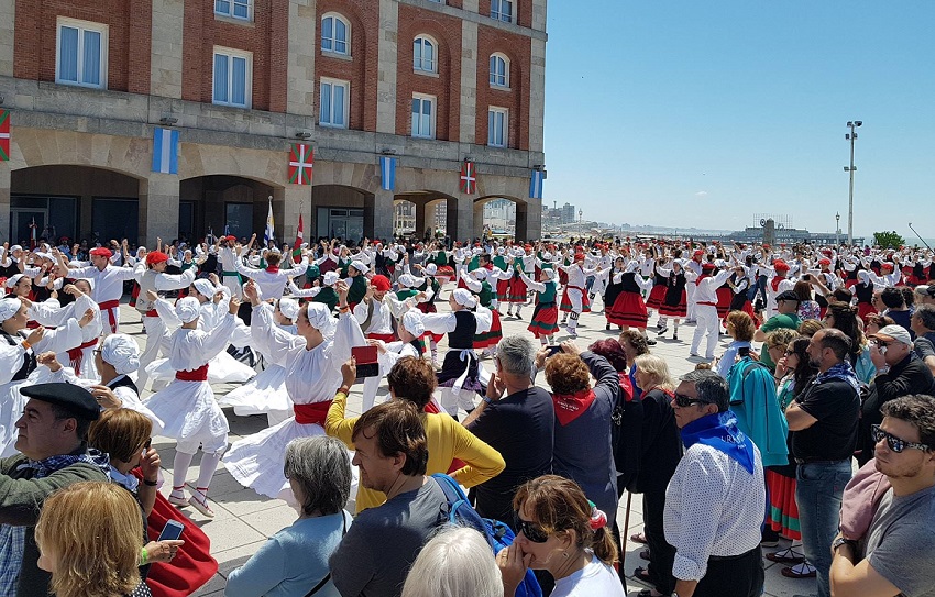 2018ko Plazako dantzak NH Gran Hotel Provincial delako hoteleko zabaldegian