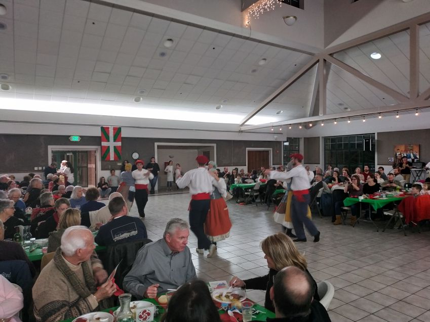 Dinner and a Basque dance spectacle